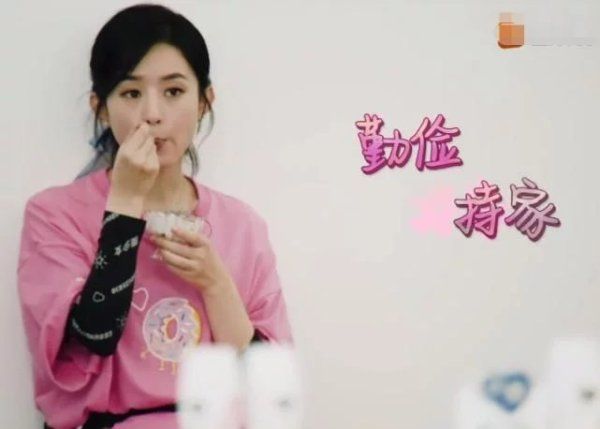  桃子|赵丽颖处理食材发现“烂桃子”，林大厨想扔掉，而她的做法好圈粉