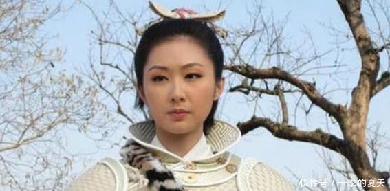 枪刺|漂亮女敌将娶了我，就献关，大将好，献关后大将一枪刺死她