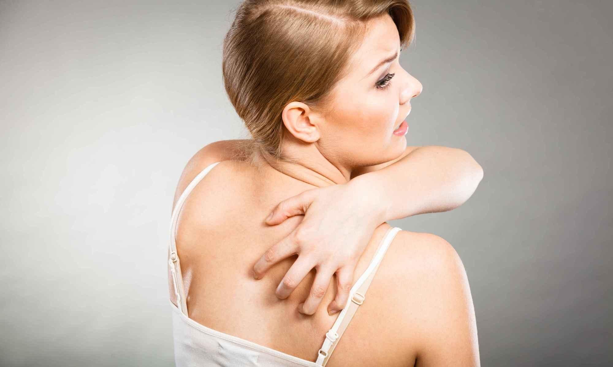  盯上|痛如刀割：带状疱疹又叫缠腰蛇，6类人容易被“盯上”，及时治疗