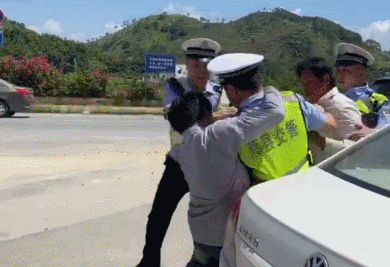 妨害|“法盲兄弟”暴力抗法，涉嫌妨害公务被刑拘