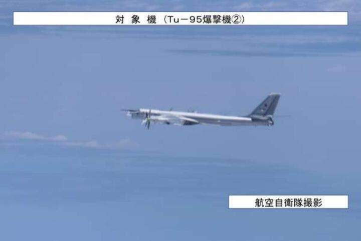 日防卫省：中俄轰炸机编队从日本海进入东海