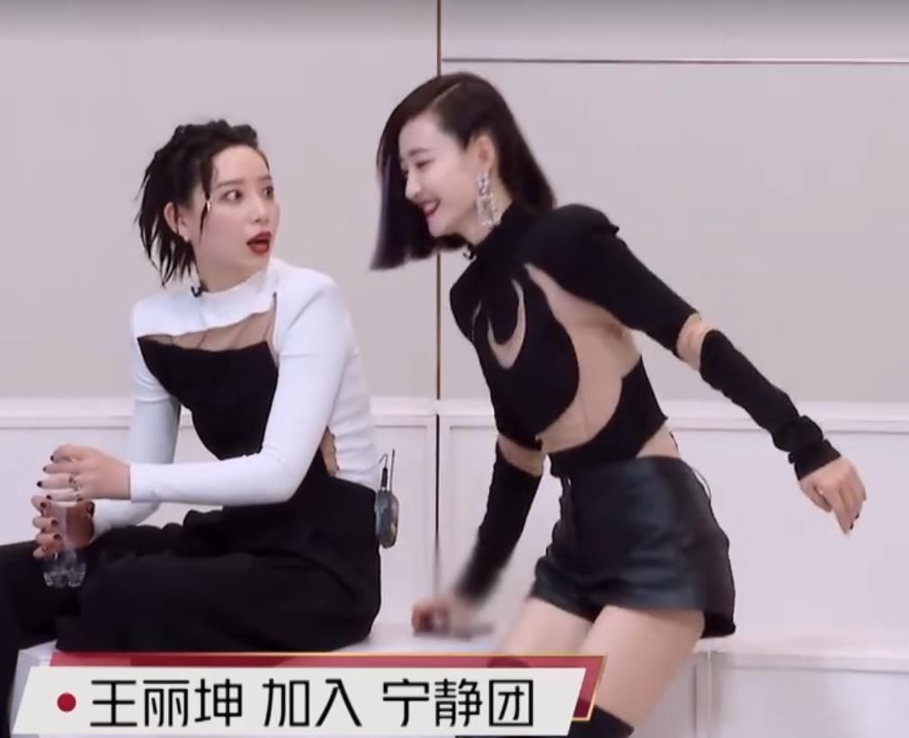  队友|孟佳孤立无援，吴昕暖心救场，金晨张含韵都低头躲避，队友也逃了