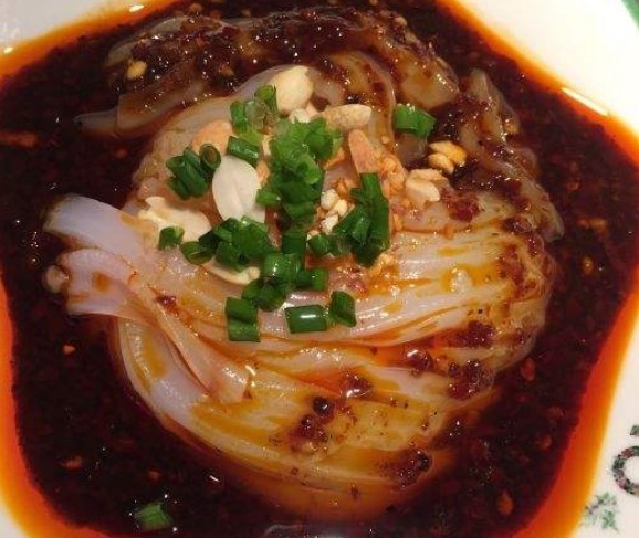  好吃|1碗淀粉，6碗水，教你做不一样的凉粉吃法，滑溜溜的太好吃了