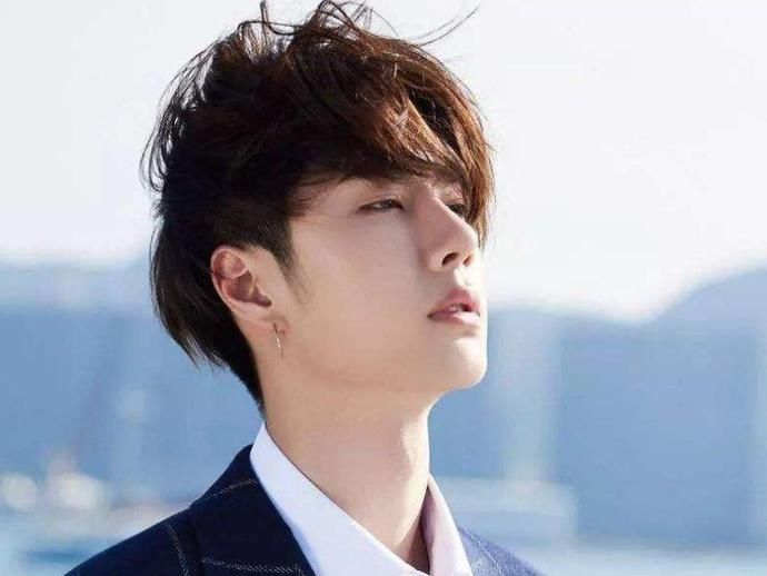  道具|呆萌王一博弄坏《快本》道具，何炅隔空喊话：赶紧过来结账