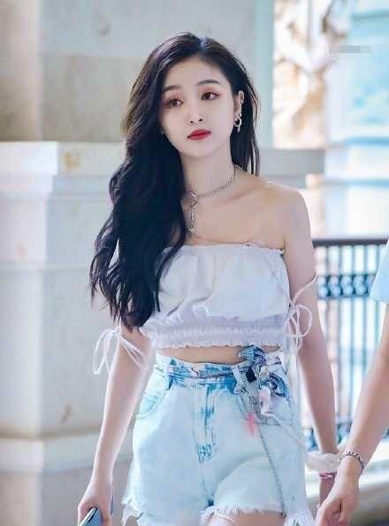  李汶翰|《完美的夏天》路透，吴宣仪甜美，李汶翰时尚，最期待是呆萌的她