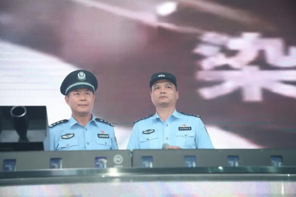  武鸣|武鸣警方联合禁毒支队开展娱乐场所清查行动