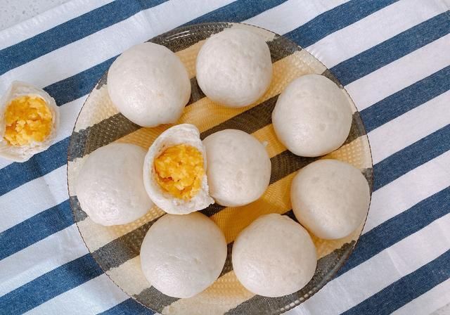牛奶|自己在家做奶黄包,奶黄馅制作方法是关键,柔软细腻,奶香味十足