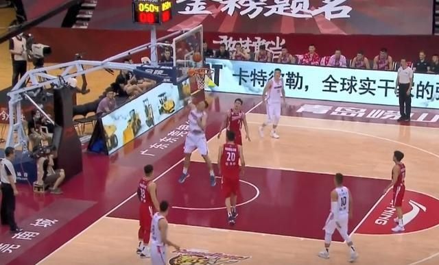  内奸|广东头号内奸！7分半0分6犯+周琦式空篮不进还摆谱！球迷跪求退役