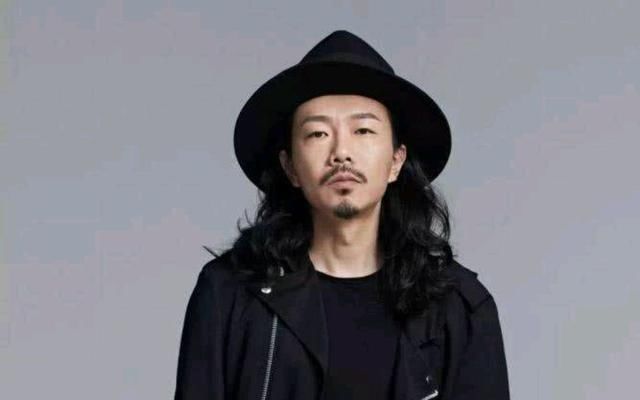  太刚|《明日之子》胡宇桐微博直接对臧鸿飞点评提出质疑，太刚了！