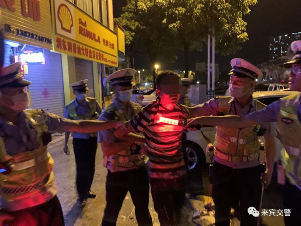  路口处|在象州温泉大道与平安大道路口处，一男子驾车遇到交警不配合检查还强行……