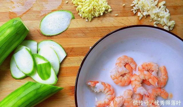  丝瓜|炒丝瓜时，多加这1物，味道鲜美，还能补充蛋白质，美味不忘营养