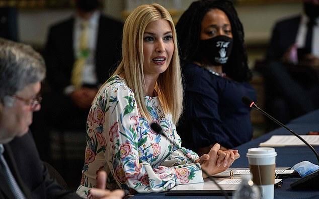  丰满|特朗普大女儿又发福了！穿碎花裙身材太丰满，配180高个虎背熊腰