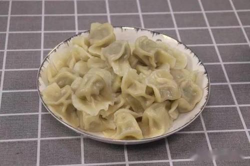  饺子|调饺子馅，一般是三放两不放，白菜猪肉馅的饺子是我们的最爱
