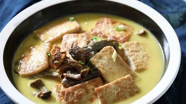  鲜嫩|水煮干豆腐，鲜嫩爽滑，简单易学，吃一次就忘不了