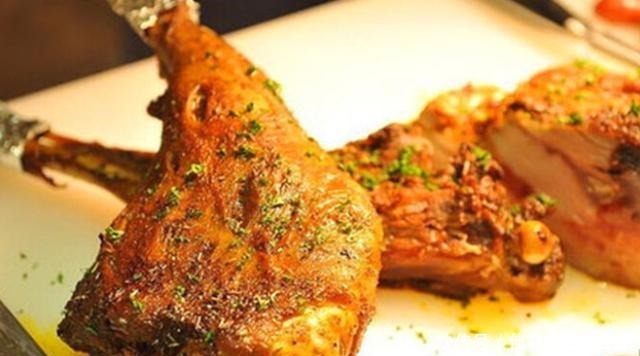 美味|烤羊腿这种做法，美味又营养，现在知道还不晚