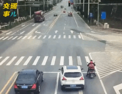 吓人|任性妄为电三轮，摇摇晃晃太吓人！