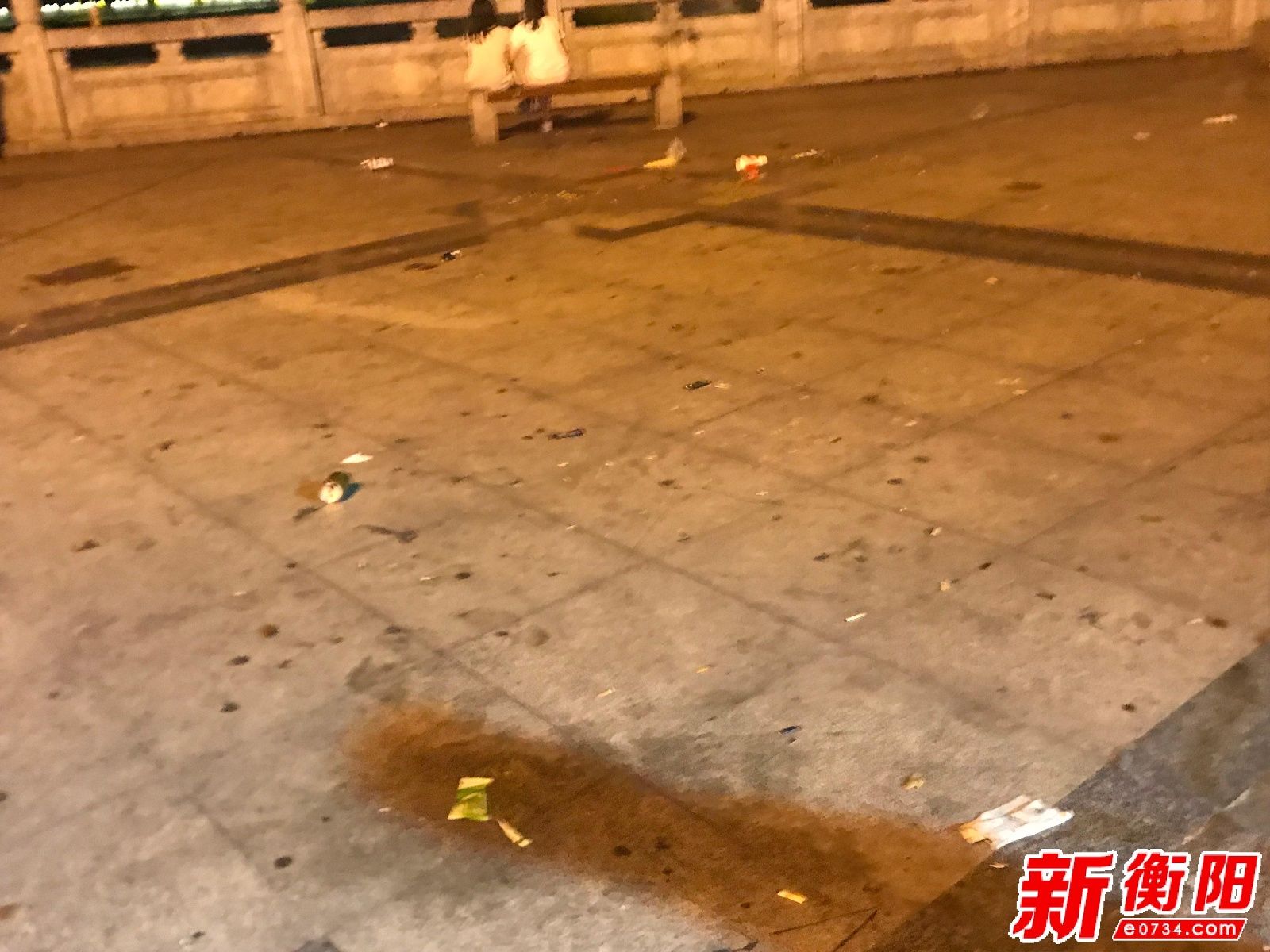 赏月|赏月之后解放路段亲水平台满地狼藉