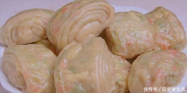 馒头|西葫芦别炒着吃了,试试这种新吃法,比包子馒头简单还好吃,解馋