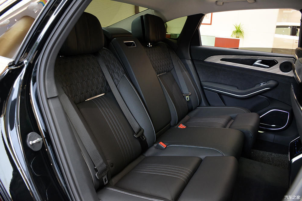  静态|中国品牌新高度 红旗H9静态体验