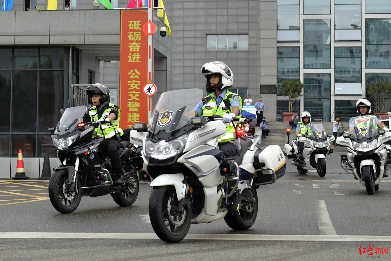 交警|特巡警可查交通违法、交警可管治安纠纷…… 四川绵阳公安启动“交巡融合”