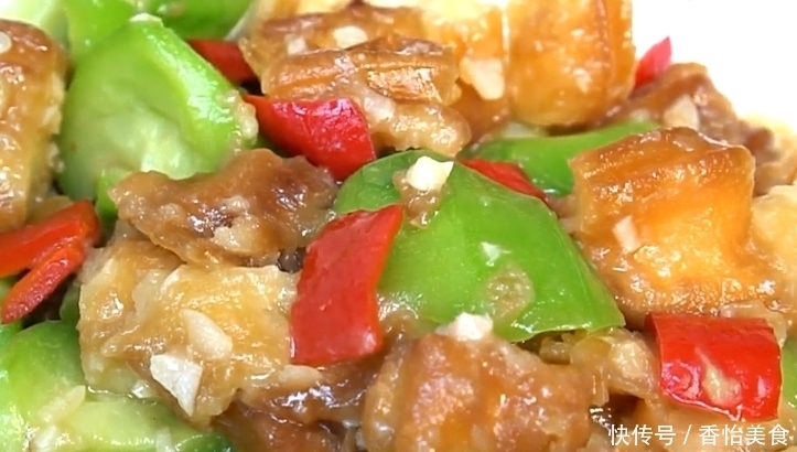 油条|孩子最爱吃的丝瓜炒油条,简单一做,营养解馋,比肉都香