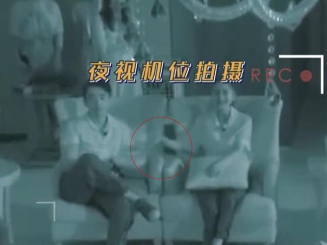  一目了然|跑男休息室突然停电，谁注意到郑恺杨颖之间的互动？私下关系一目了然！