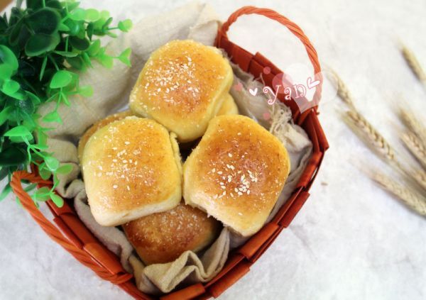 松软|淡奶油椰香肉松软面包