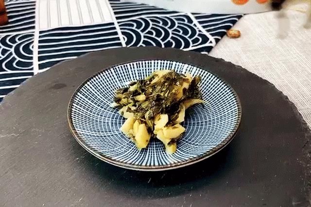  酸辣|好吃到哭！老坛酸菜与鲜笋碰撞，酸辣鲜爽，配饭吃三碗也不多！