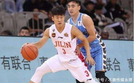  平台|新生代的后卫姜伟泽和徐杰谁更优秀？