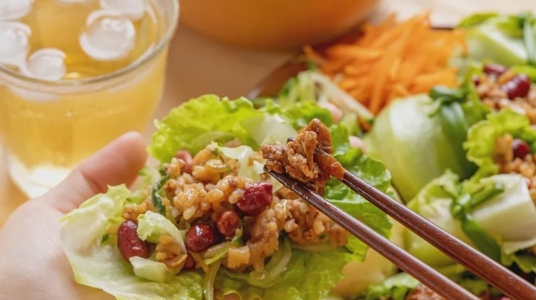  菜包饭|碗都不用洗! 大热天最爱这种懒人菜, 拌一拌就好吃