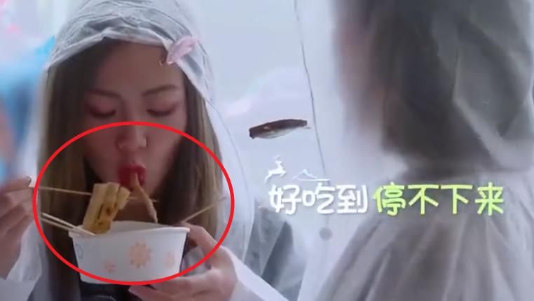  节目里|《小森林》三姐妹吃路边摊，偶像包袱掉一地，许佳琪被吐槽吃太多
