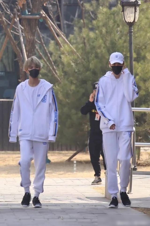  李希侃|这场直播车祸，简直尬到我头皮发麻