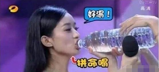  好吃懒做|赵丽颖参加中餐厅被黑惨！网友说她好吃懒做不干活，对黄晓明也不尊重