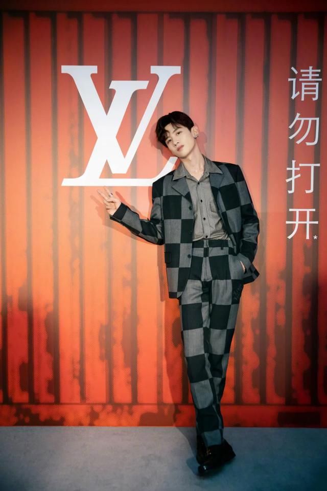  一律|一周男星穿搭丨风格各异型格一律，中国男星的“西装”江湖