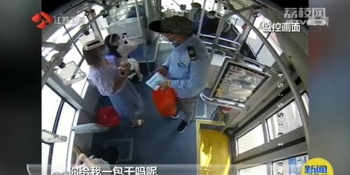 公交|“都等你好几个小时了!”女乘客硬塞给公交司机一大包东西…