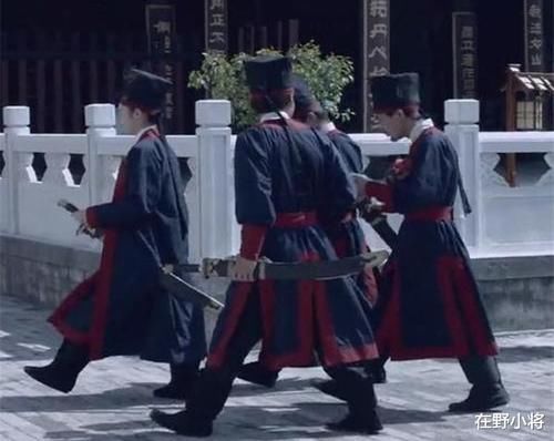 新娘|小偷在新娘床底下趴了三天，太饿了