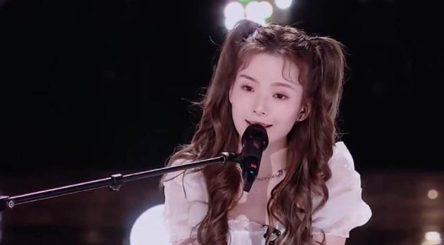  背负|陈卓璇敢说敢做，背负压力逆风而上，决赛歌曲好评如潮