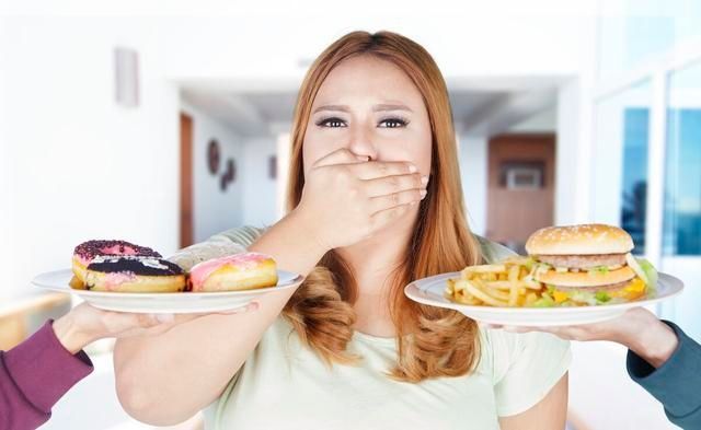 斤左右|女人40岁后，体重保持到多少才理想？达标的人或比同龄人显年轻