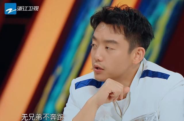  男团|有种“整容”叫跑男团素颜，baby和热巴太真实，看到蔡徐坤我酸了