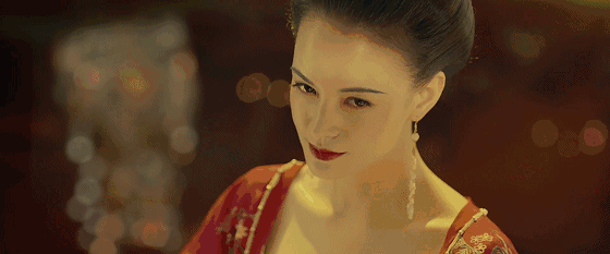  玻璃|曾经绝美容貌遭人嫉妒险被玻璃渣子毁容，如今却自行整成网红脸？