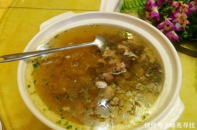 父母|孩子高考581分,父母大摆宴席,一桌十几道菜花了800元,真豪爽