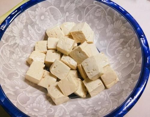  正宗|为什么饭店的红烧豆腐那么好吃，教你一招，做出正宗的红烧豆腐