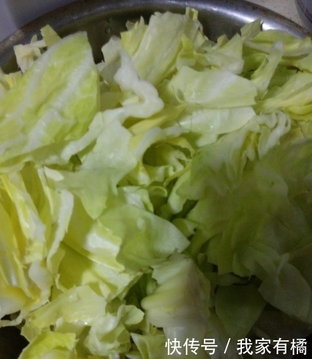 可口|做手撕包菜,直接下锅就错了!学会这一招,不发黑不油腻酸爽可口