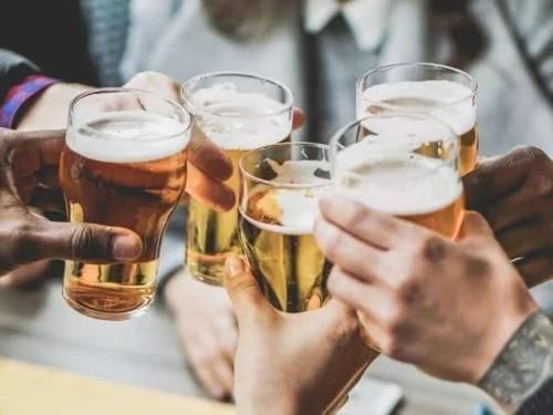 食物|都知道喝酒不能吃头孢,那别的食物呢还有3种,收藏告诉家人