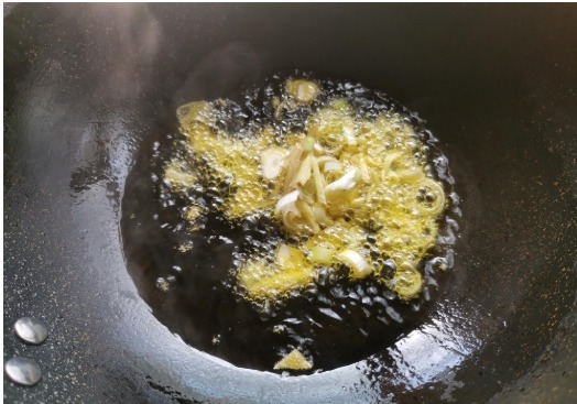 做法|把包菜和这两种食材一起搭配做，做法简单，清淡开胃，酸爽下饭