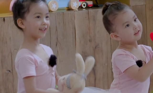  芭蕾|许佳琪教小朋友们跳芭蕾，郑爽明明也会，可反应却暖心又大气