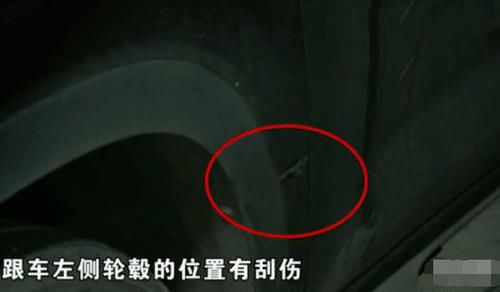  碰到|进出口有3米5宽，女子开车出去却碰到栏杆，索赔遭物业拒绝：她技术差