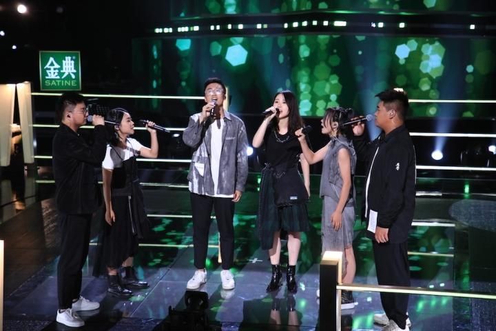  藏不住|这支来自浙江宁波的90后宝藏乐队要藏不住了！曾经下雨天只能在地铁口排练，上半年公司也开不下去了