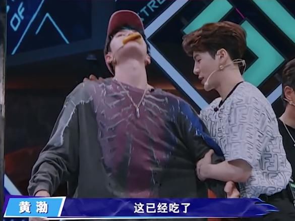  生理|王一博生理不适坚持录节目？却遇上意外，一旁张艺兴的反应才是亮点