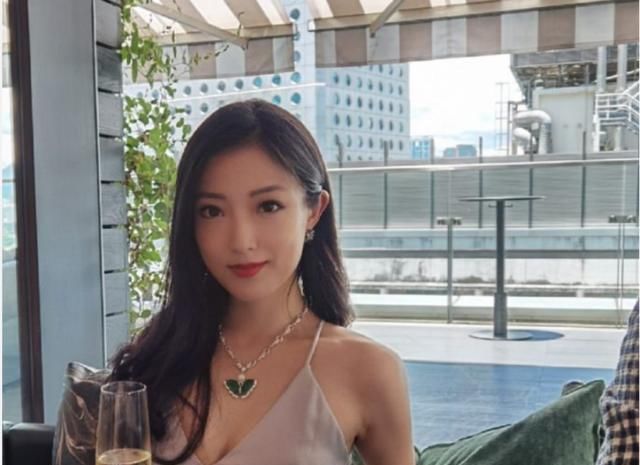 赌王|她曾差点成赌王儿媳妇，长相甜美身材优越，如今老公比赌王儿子帅